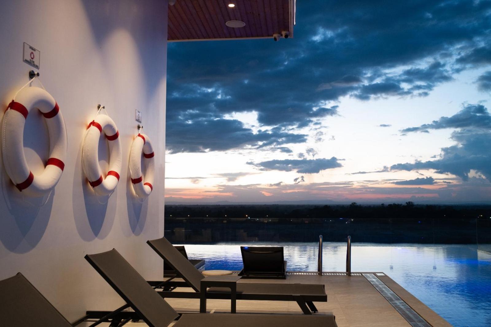 One Riviera Hotel And Residences Ban Souanmone Zewnętrze zdjęcie